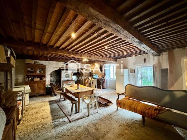 Authentique longère au cœur d’un hameau paisible de Giat