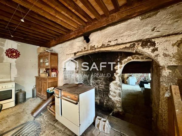 Authentique longère au cœur d’un hameau paisible de Giat