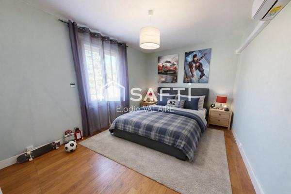 Maison individuelle avec terrasses et jardin – 94 m² – Proche centre