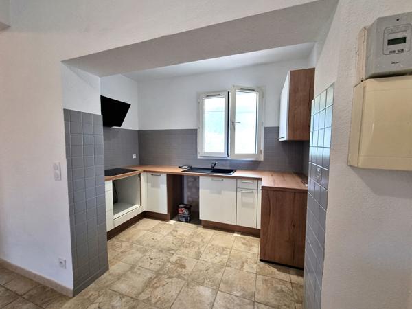 LOCATION d'un appartement F3 (75 m²) à BORGO