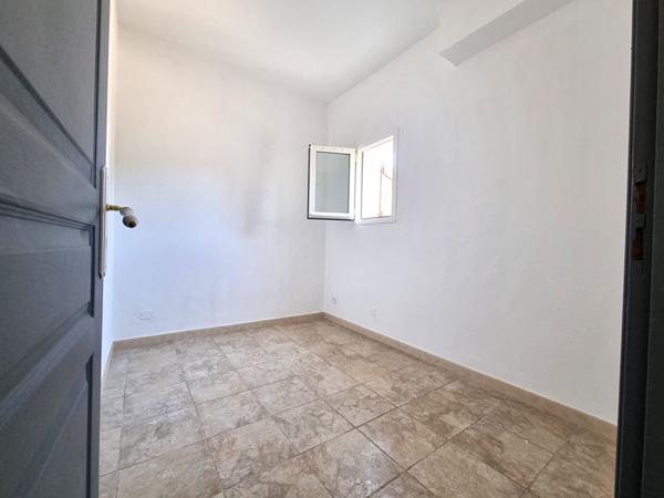 LOCATION d'un appartement F3 (75 m²) à BORGO