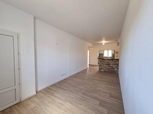 LOCATION d'un appartement F3 (75 m²) à BORGO