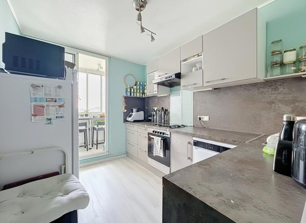 Appartement
         4 pièces
        - 71 m² 82 000 € *