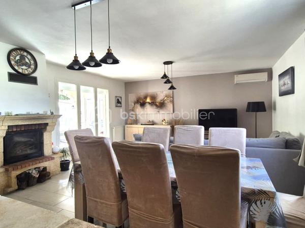 Aubais : Propriété vue Pic Saint-Loup – Villa + 3 Studios indépendants

​Vivez dans un cadre privilégié tout en réalisant un investissement patrimonial majeur. Situé à Aubais, dans un environnement calme et verdoyant, cet ensemble immobilier unique sur
1 840 m² de terrain paysagé

​✨ Le Concept : Résidence & Revenus sécurisés

​Que vous cherchiez une résidence principale qui s'autofinance ou un investissement locatif ce bien s'adapte à votre projet.

🏠 La Villa Principale (Coup de cœur & Confort)
​Vivez dans une villa lumineuse de plain-pied, parfaitement entretenue et pensée pour la convivialité :

Espace de vie : Grand séjour traversant ouvrant sur une terrasse ensoleillée et l'espace piscine.
​Cuisine équipée : Piano de cuisson et frigo américain, idéale pour les amateurs de gastronomie.

Côté nuit : 3 chambres avec accès direct à l'extérieur,1 salle de bain avec balnéo et douche à l'italienne.
1 salle d'eau 2 WC.

• ​Atout supplémentaire : Un sous-sol complet (atelier/stockage) avec le potentiel pour créer un appartement T2..

💰 Le Pôle Locatif (Revenus sécurisés)

​Trois studios meublés (23 m², 14,5 m² et 11,6 m²), totalement indépendants pour préserver l'intimité de la villa :
​Revenus immédiats : 1 650 € / mois (studios seuls) location annuelle sinon Rbnb

​Potentiel total : villa, studios, garage Jusqu'à
4 250 € / mois de revenus locatifs (51 000 € / an).

​Évolution : Garage de 60 m² avec autorisation (DP acceptée) pour un loft ou T3 supplémentaire, ou local.ect... sans obligation de le faire

🌳 Extérieurs & Prestations
​Détente : Piscine 8x4m avec abri haut (baignade prolongée) et terrain de pétanque ombragé.
​Énergie (Classe B) : Performance rare grâce à 16 panneaux photovoltaïques (autoconsommation + revente), climatisation réversible et ballon thermodynamique.

​Localisation : Secteur très recherché, au calme absolu, dans un environnement verdoyant.

​📊 Pourquoi cette opportunité ?
C'est le bien idéal pour une famille souhaitant réduire ses mensualités de crédit ou pour un investisseur cherchant un produit "zéro travaux" avec une vacance locative minimale (4 lots distincts).

​📅 Diagnostics (21/11/2025) : Aucun travaux à prévoir.