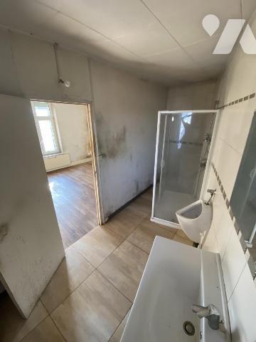 Maison de ville avec terrasse avec vue, jardinet et garage