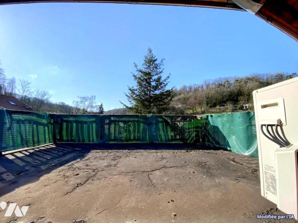 Maison de ville avec terrasse avec vue, jardinet et garage