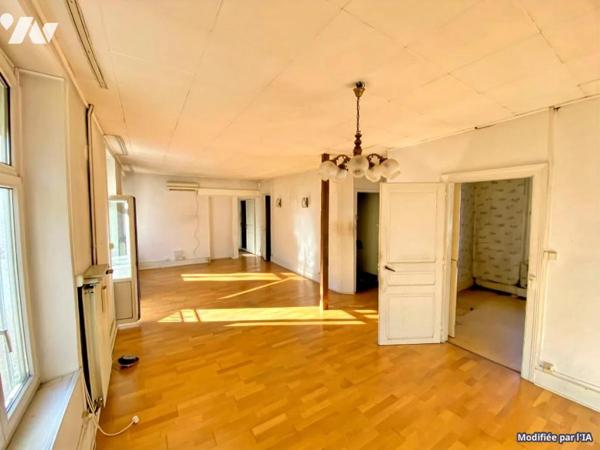 Maison de ville avec terrasse avec vue, jardinet et garage