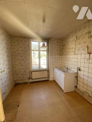 Maison de ville avec terrasse avec vue, jardinet et garage