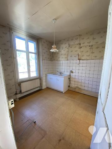 Maison de ville avec terrasse avec vue, jardinet et garage