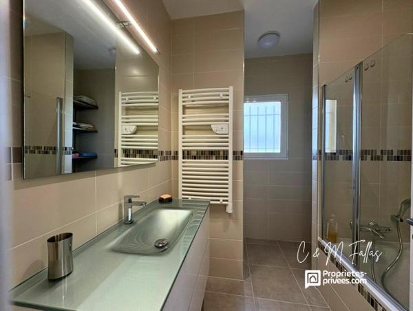 Villa 120 m² , garage 126 m², vue imprenable sur le Ventoux et les monts environnants