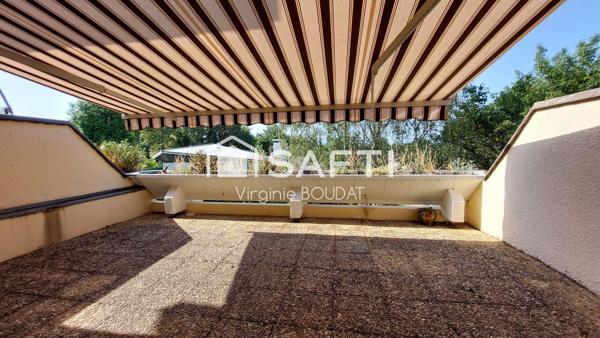 Terrasse plein sud, calme et beaux volumes
