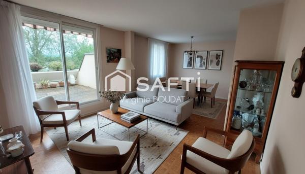 Terrasse plein sud, calme et beaux volumes