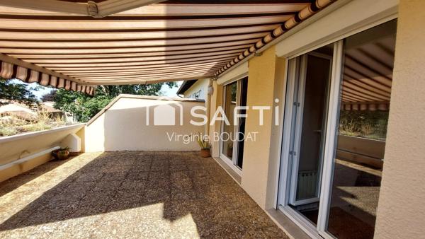 Terrasse plein sud, calme et beaux volumes