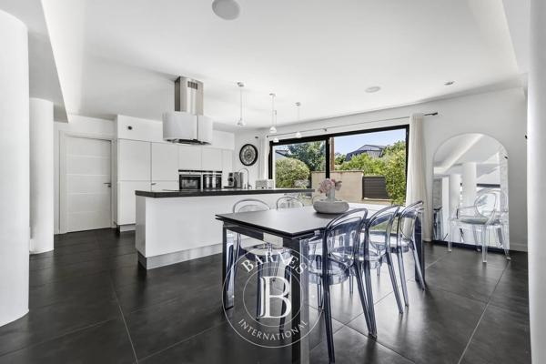 Bry-sur-Marne, Maison 5 Chambres -  200 m² à vendre