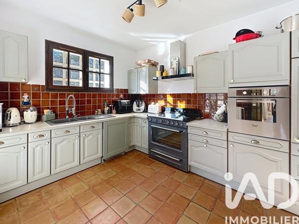 Maison à vendre 8 pièces 230 m² Roquefort-la-Bédoule