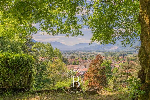Voreppe, Propriété 7 Chambres -  573 m² à vendre