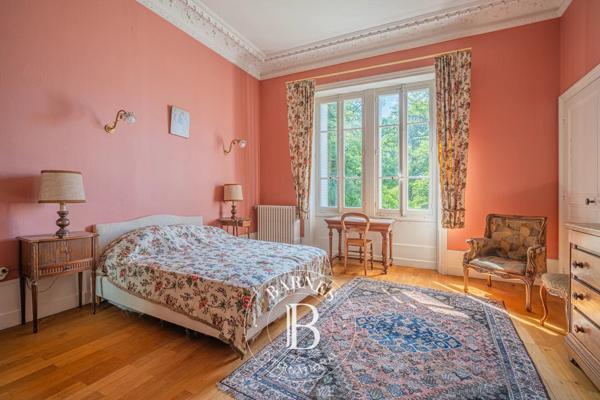Voreppe, Propriété 7 Chambres -  573 m² à vendre