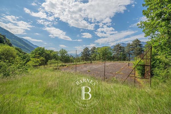 Voreppe, Propriété 7 Chambres -  573 m² à vendre