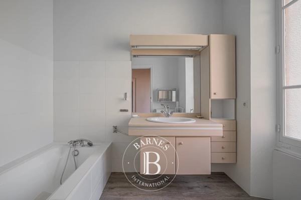 Voreppe, Propriété 7 Chambres -  573 m² à vendre
