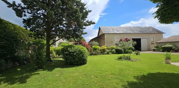 Charmante maison de famille avec jardin et dépendances.