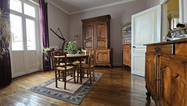 Charmante maison de famille avec jardin et dépendances.