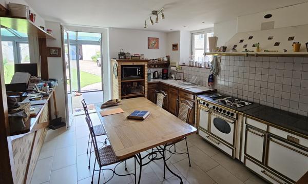 Charmante maison de famille avec jardin et dépendances.