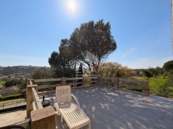 Les Pennes Mirabeau - EXCLUSIVITE - maison T7 de 157m2 divisée en deux T3 de 77m2 et de 81m2 + un garage sur une parcelle de 575 m2 au calme absolu