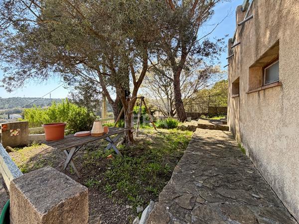 Les Pennes Mirabeau - EXCLUSIVITE - maison T7 de 157m2 divisée en deux T3 de 77m2 et de 81m2 + un garage sur une parcelle de 575 m2 au calme absolu