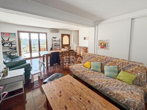 Les Pennes Mirabeau - EXCLUSIVITE - maison T7 de 157m2 divisée en deux T3 de 77m2 et de 81m2 + un garage sur une parcelle de 575 m2 au calme absolu