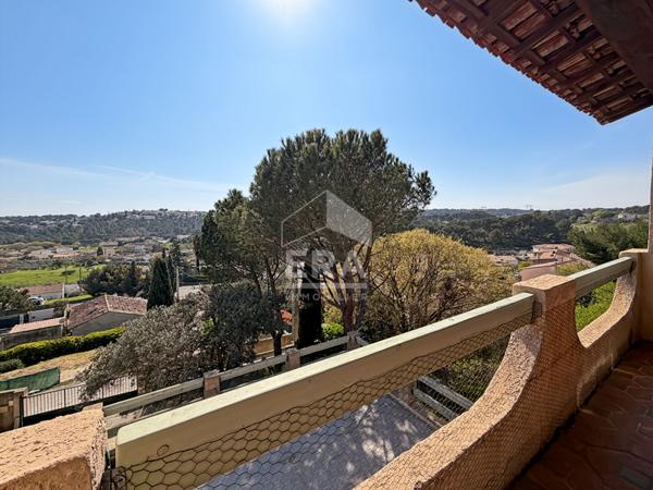 Les Pennes Mirabeau - EXCLUSIVITE - maison T7 de 157m2 divisée en deux T3 de 77m2 et de 81m2 + un garage sur une parcelle de 575 m2 au calme absolu