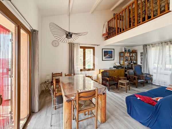 Les Pennes Mirabeau - EXCLUSIVITE - maison T7 de 157m2 divisée en deux T3 de 77m2 et de 81m2 + un garage sur une parcelle de 575 m2 au calme absolu