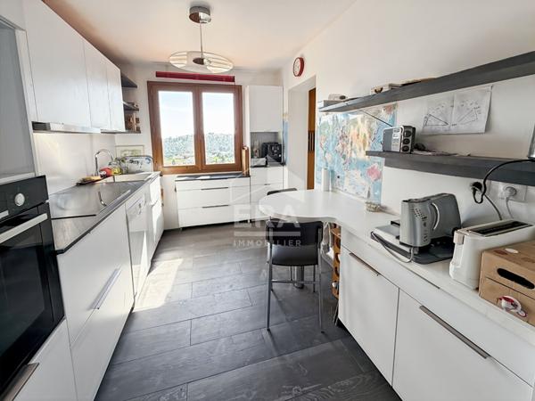 Les Pennes Mirabeau - EXCLUSIVITE - maison T7 de 157m2 divisée en deux T3 de 77m2 et de 81m2 + un garage sur une parcelle de 575 m2 au calme absolu