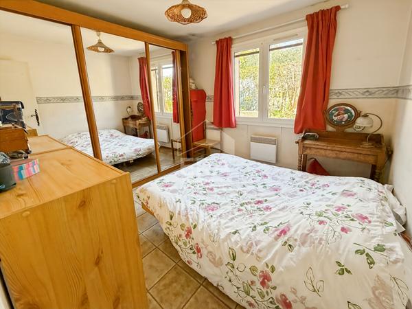 Les Pennes Mirabeau - EXCLUSIVITE - maison T7 de 157m2 divisée en deux T3 de 77m2 et de 81m2 + un garage sur une parcelle de 575 m2 au calme absolu