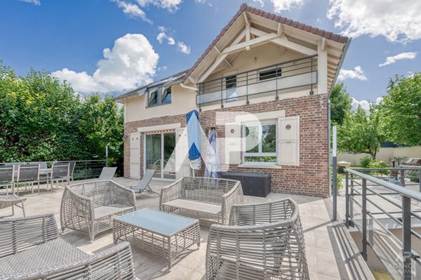 Maison Rueil Malmaison 7 pièce(s) 208.93m2 €1 420 000 ** - Référence 19857