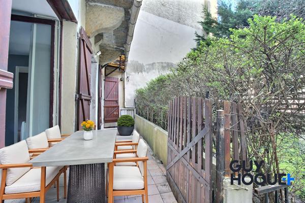 T2 avec une terrasse sur le quai