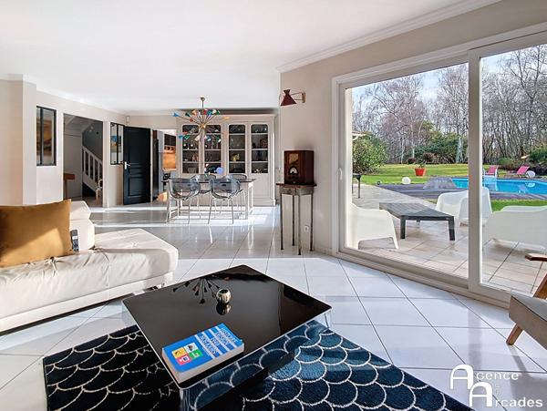 BELLE MAISON NEOPROVENCALE sur parc de 3000m² Salleboeuf (33370)