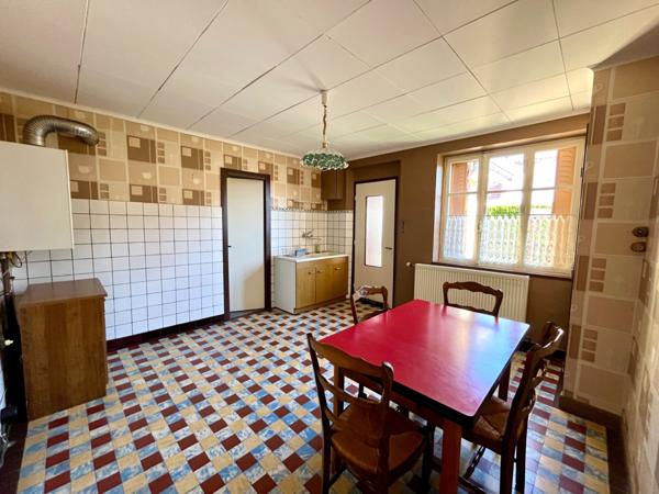 Maison T4 mitoyenne d'un coté ,garage , secteur calme