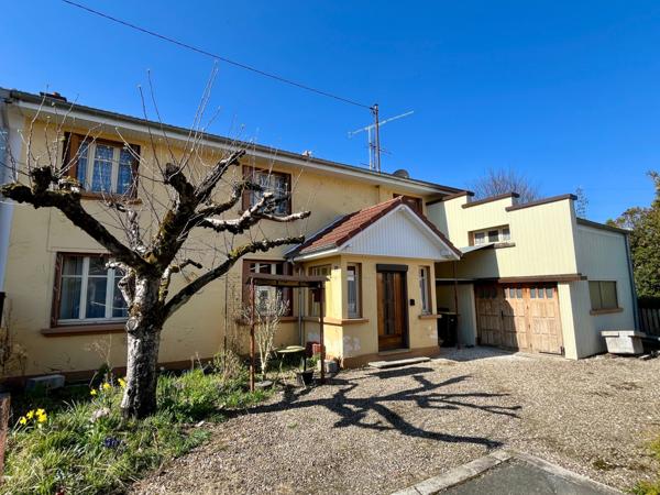 Maison T4 mitoyenne d'un coté ,garage , secteur calme