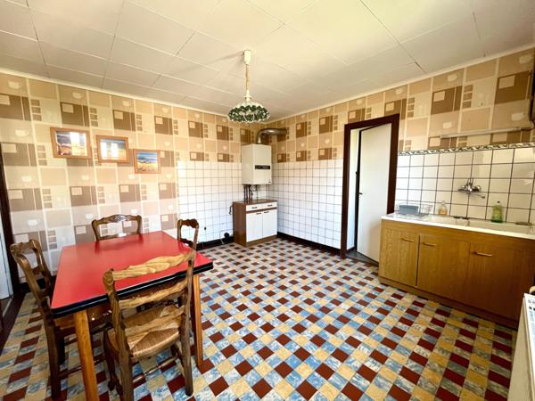 Maison T4 mitoyenne d'un coté ,garage , secteur calme