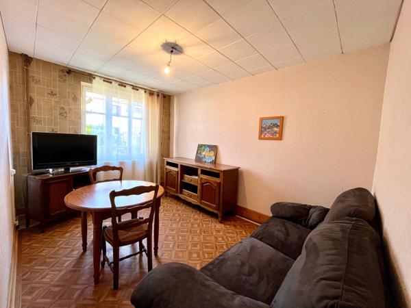 Maison T4 mitoyenne d'un coté ,garage , secteur calme