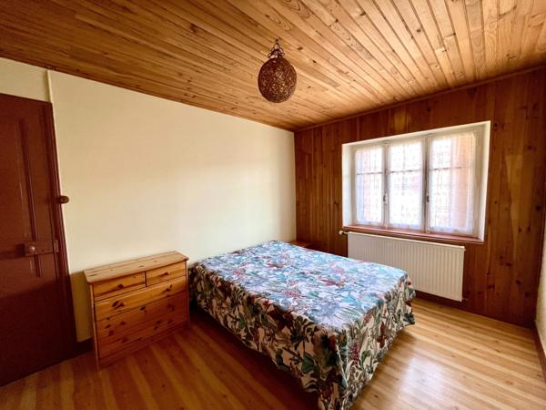 Maison T4 mitoyenne d'un coté ,garage , secteur calme