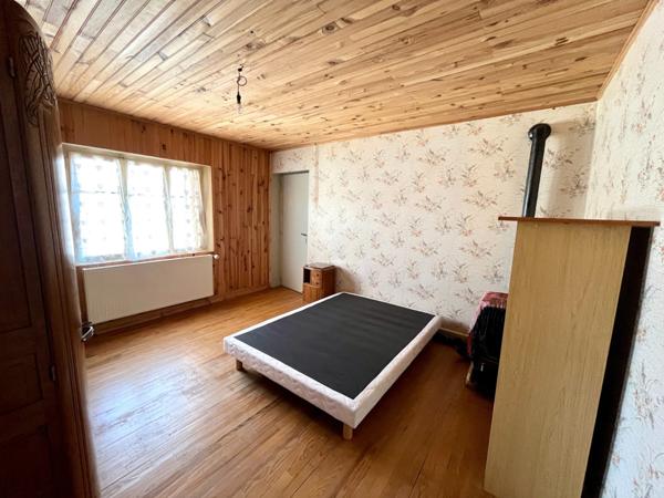 Maison T4 mitoyenne d'un coté ,garage , secteur calme