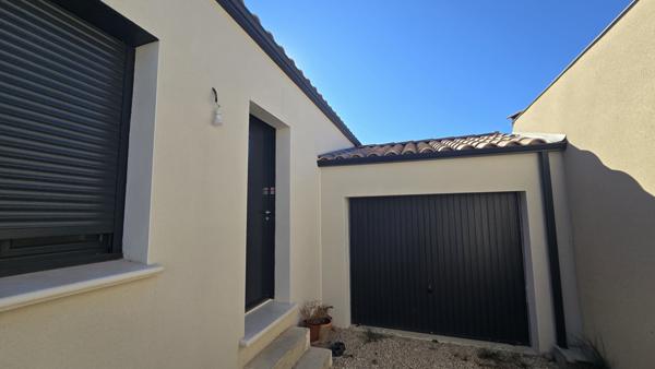 Belle maison de lotissement récente (2023) – sur 465 m² de terrain à Camaret-sur-Aigues
