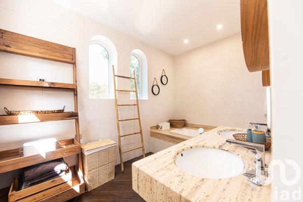 Maison à vendre 6 pièces 220 m² Nîmes-Saint-Césaire