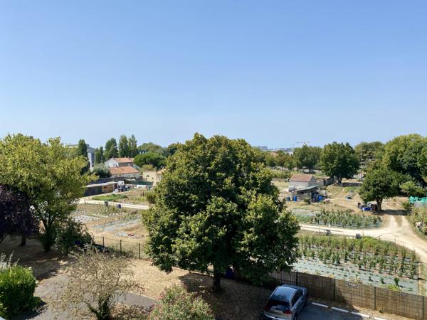 LA ROCHELLE PROCHE MER-TYPE 4 AVEC STATIONNEMENT ET CAVE – SECTEUR TASDON-75,86m2