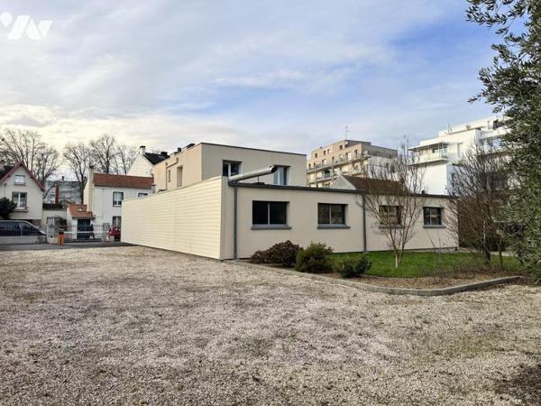 NANTES CHANTENAY - LOCAL PROFESSIONNEL A USAGE DE BUREAUX - 350m² - STATIONNNEMENTS et JARDIN CLOS