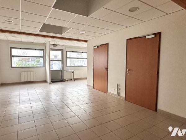 NANTES CHANTENAY - LOCAL PROFESSIONNEL A USAGE DE BUREAUX - 350m² - STATIONNNEMENTS et JARDIN CLOS