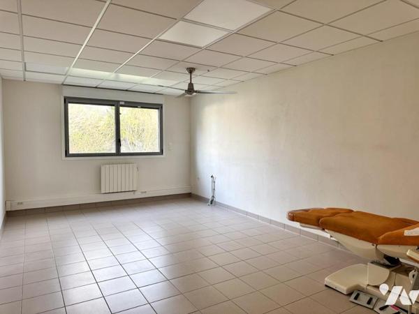 NANTES CHANTENAY - LOCAL PROFESSIONNEL A USAGE DE BUREAUX - 350m² - STATIONNNEMENTS et JARDIN CLOS