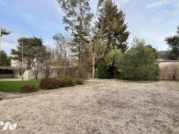 NANTES CHANTENAY - LOCAL PROFESSIONNEL A USAGE DE BUREAUX - 350m² - STATIONNNEMENTS et JARDIN CLOS