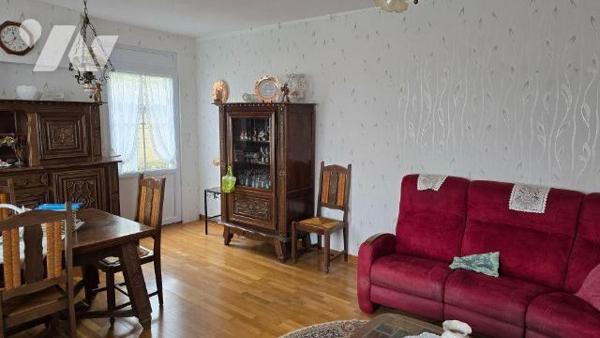 MELLE CENTRE! Idéalement située au calme proche toutes commodités. Maison ancienne de 1925 avec...